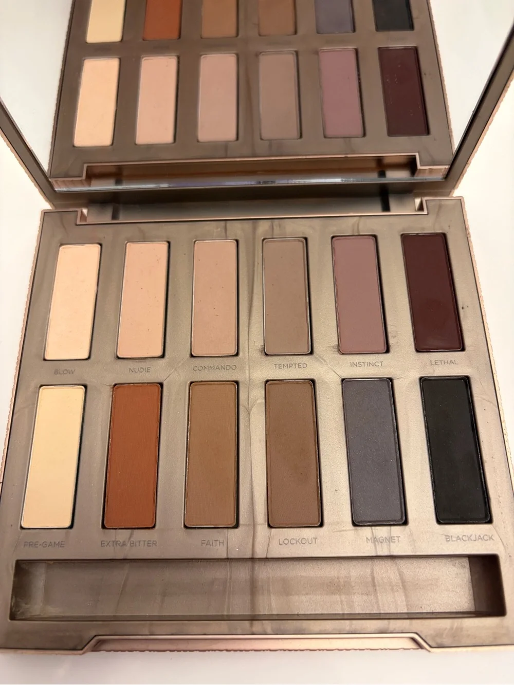 Urban Decay EyeshadowPalette- Nude, Rose, Taupe, Brown, plum, slate, vanilla EUC